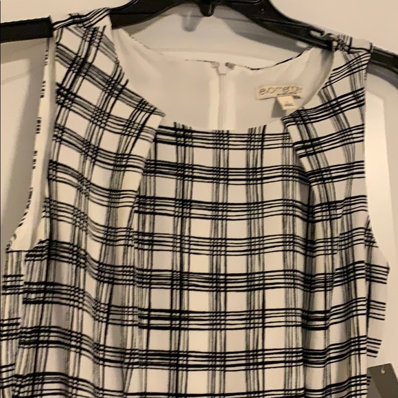 White and black pattern dress with belt - Picture 4 of 6